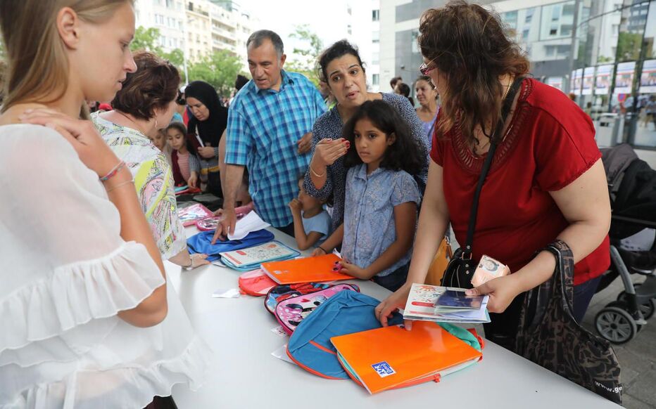 Courbevoie : la foule se presse à la remise de cartables